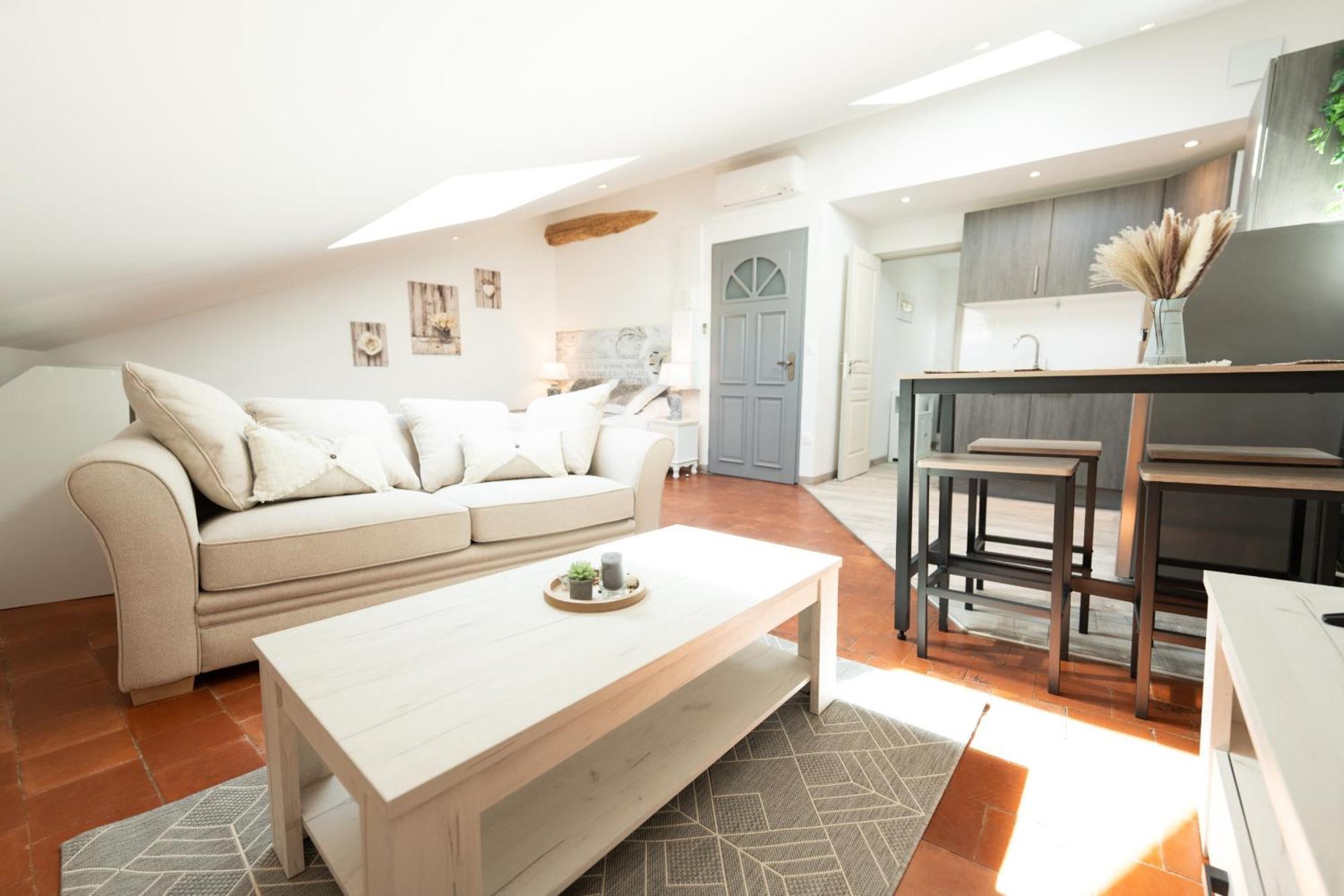 Le Charme Sous Les Toits Classe 3 Etoiles Riez Exterior photo